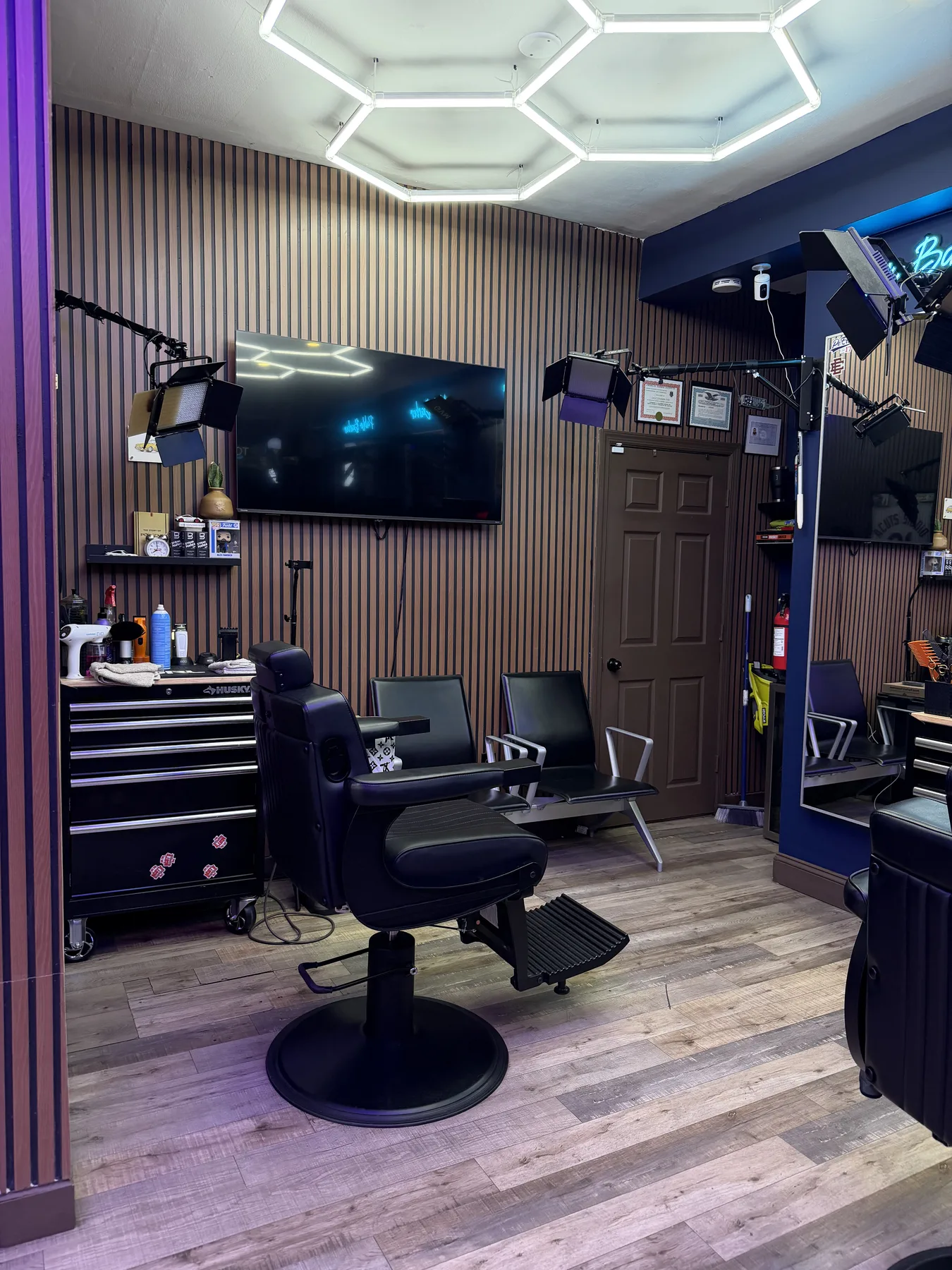 Empty barber chair ready for the next guest